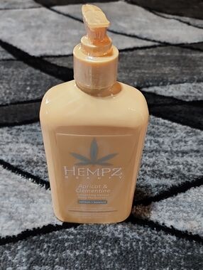 HEMPZ BEAUTY APRICOT & CLEMENTINE SMOOTHING HERBAL BODY MOISTURIZER LOTION  NEW